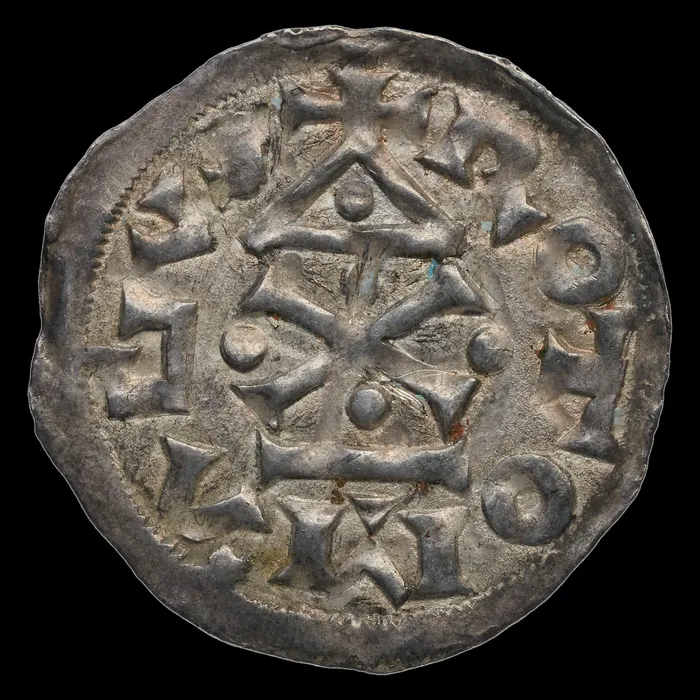 Denier d'argent du duc Richard Ier de Normandie frappé à Rouen, trésor de Fécamp